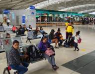 La terminal interprovincial de Quitumbe recibe a miles de usuarios en los feriados.