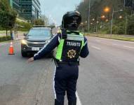 Los agentes civiles de tránsito se ubican en sitios estratégicos de Quito.