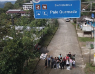 Un grupo de moradores de Palo Quemado.