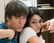 Zac Efron y Vanessa Hudgens en una fotografía de archivo dentro del set de High School Musical.
