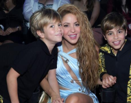 Shakira junto a sus hijos, Milan y Sasha.