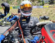 Piloto ecuatoriano Juan Manuel Correa, a punto de conducir un kart