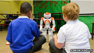 Niños autistas aprenden mejor con un profesor robótico