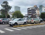 Uno de los estacionamientos del parque La Carolina, norte de Quito.