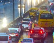 Imagen de tráfico vehicular en la avenida Rodríguez Bonín de Guayaquil la mañana de este lunes 19 de febrero.