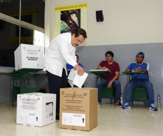Decisión 2014, candidatos a la alcaldía y prefectura ejercen su voto