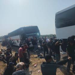 Decenas de migrantes que viajaban en buses fueron abandonados.