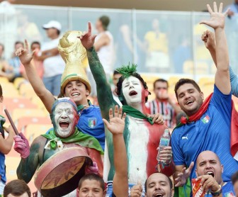 Italia se impuso a Inglaterra en el Grupo C del Mundial