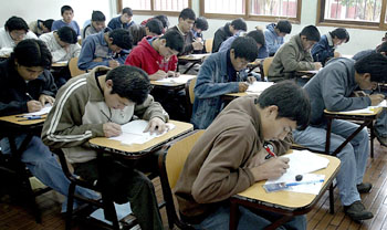 Más de 13.500 estudiantes de las universidades cerradas rendirán exámenes para culminar sus carreras