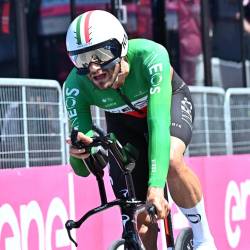 El especialista en las cronos Filippo Ganna ganó la etapa 14 del Giro de Italia
