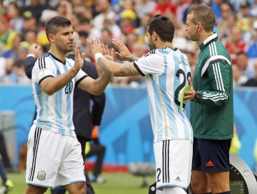 Argentina vence a Nigeria con doblete de Messi