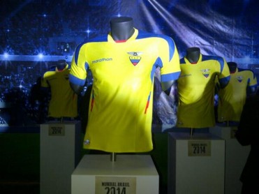 Ecuador estrena camiseta para el Mundial de Brasil 2014