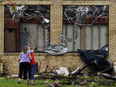 Fuerte tornado en Texas deja un heridoy daños materiales