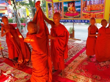 Así festejan los asiáticos el cumpleaños del Buda