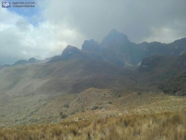 Incendio forestal en el Parque Nacional El Cajas