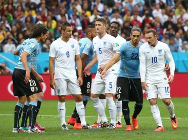 Uruguay sigue soñando al ganarle a Inglaterra
