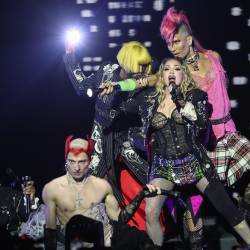 La cantante Madonna se presenta en un concierto gratuito, única presentación de su gira The Celebration Tour en Suramérica, este sábado en la playa de Copacabana en Río de Janeiro, Brasil.