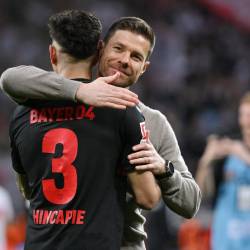El Bayer Leverkusen, de Piero Hincapié, jugará las semifinales de la Europa League.