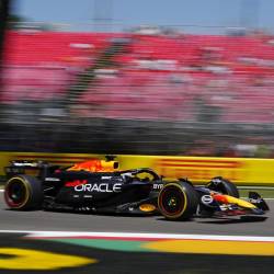 El piloto de Red Bull Racing Max Verstappen en acción durante la calificación en Imola, Italia.
