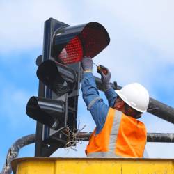 El contrato fue de USD 1'030.000 para el mantenimiento, reposición e implementación de nuevos semáforos.
