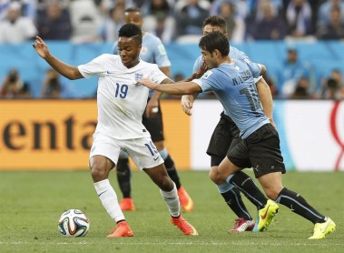 Uruguay sigue soñando al ganarle a Inglaterra
