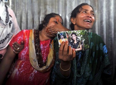 Centenares de desaparecidos por naufragio de ferry en Bangladesh