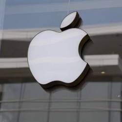 El logo de Apple en una de sus tiendas en Washington.