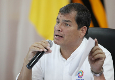 Correa: Hay 750 médicos foráneos dispuestos a trabajar en Ecuador