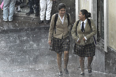 Intensa lluvia con granizo se registró en Quito