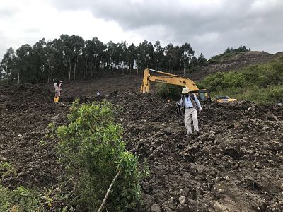 Se suspenden clases en instituciones educativas de Quito por deslizamiento de tierra