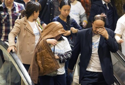 Familiares de las víctimas del Malaysia Airlines no encuentran consuelo