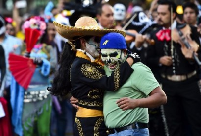 &quot;La Catrina&quot;: el impresionante desfile de miles de calaveras en Ciudad de México en honor a &quot;la muerte elegante&quot;