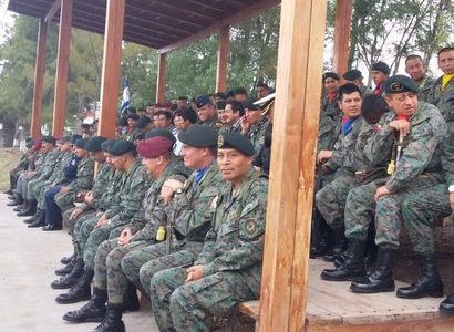 Correa firmó el decreto de la equidad para oficiales y tropa