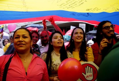 Colombianos celebran acuerdo de paz entre el Gobierno y las FARC