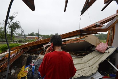 Fuerte tornado en Texas deja un heridoy daños materiales