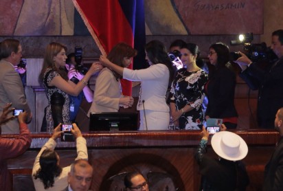 Cristina Fernández acude a la Asamblea de Ecuador para recibir premio &quot;Manuela Sáenz&quot;