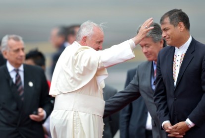 Con emotivos homenajes El Papa Francisco se despide de Ecuador