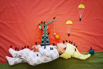 Las mejores poses de un bebé durmiendo llevadas a tiernas escenas