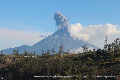 El volcán Tungurahua registro intensa actividad este fin de semana