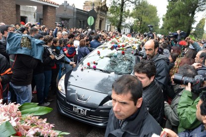 Miles de admiradores dan el último adiós a Gustavo Cerati
