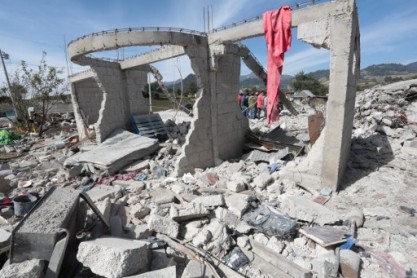 En escombros después de una explosión en un almacén de fuegos artificiales en México