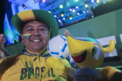 Aficionados brasileños ya viven la fiesta en Sao Paulo