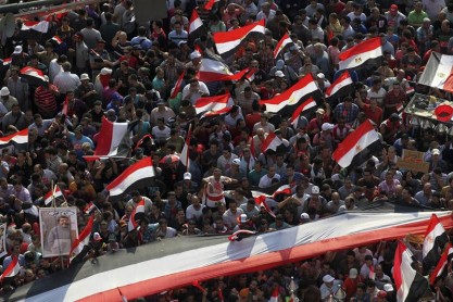 Los egipcios salen en masa a calles de El Cairo esperando la caída de Mursi