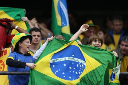 Aficionados brasileños ya viven la fiesta en Sao Paulo