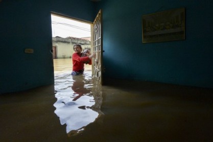Estado crítico por desbordamiento de río en Colombia