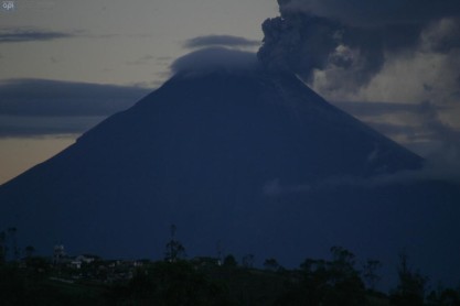 Volcán Tungurahua registró explosiones de hasta cuatro kilómetros de altura