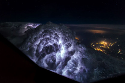 Este piloto de 747 capta impresionantes fotos de cielos y tormentas