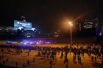 Toque de queda en Charlotte tras la tercera noche de protestas