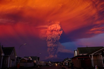 El volcán Calbuco entra en erupción y se ordena evacuación a sus alrededores