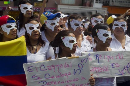 Mujeres de Venezuela marchan por la paz